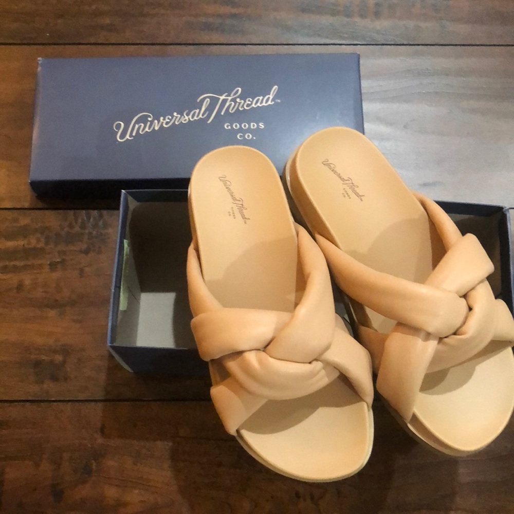 Universal threads tan slip ons Size 5 NEVER WORN